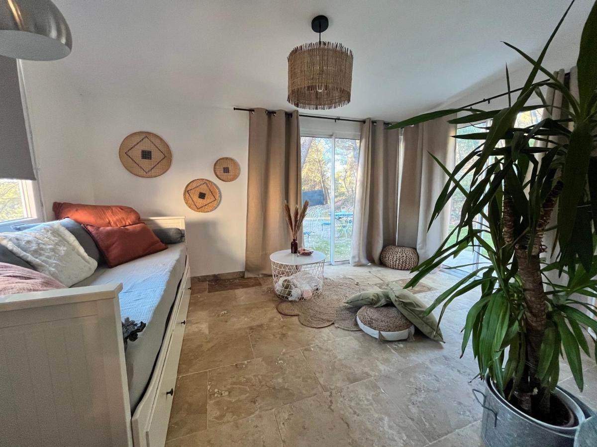 Maison Provencale Au Calme De La Campagne Avec Jacuzzi Aix-en-Provence Luaran gambar