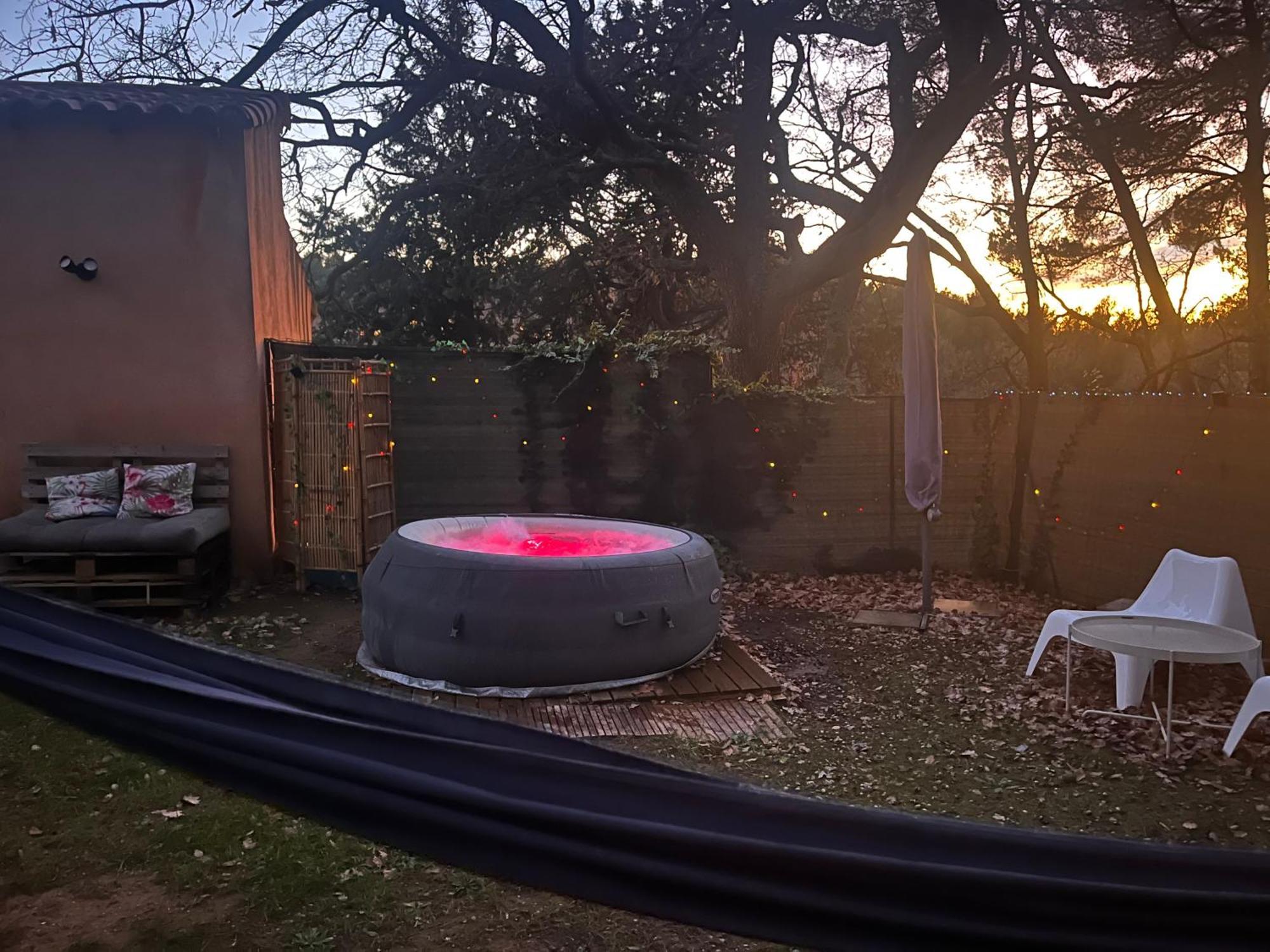 Maison Provencale Au Calme De La Campagne Avec Jacuzzi Aix-en-Provence Luaran gambar